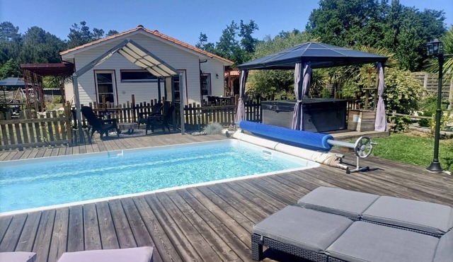 Welcoming modern house with Pool + Jacuzzi between ocean and lake in Carcans
