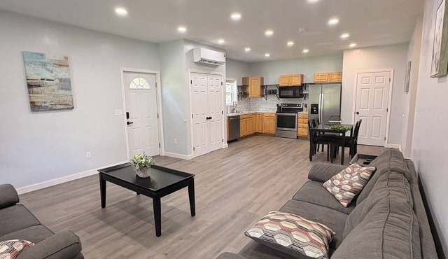 Welcoming New 2-bedroom apartment in Mountain City