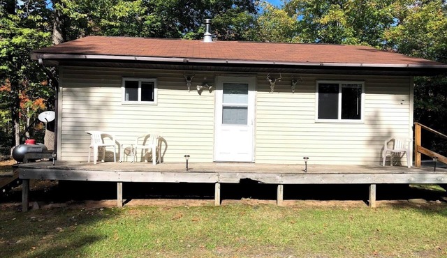 Welcoming off the Grid 2-bedroom Cabin in Skanee. On the Big Huron River.