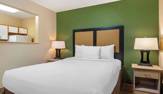 Welcoming Pet-Friendly Room - Space Ideal for Louisville Stays + Free Parking