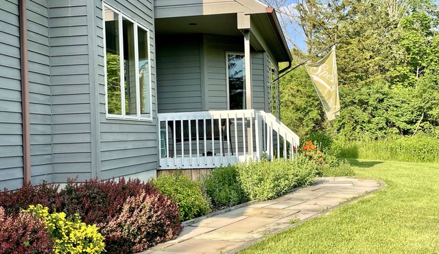 Welcoming retreat close to Cornell, Ithaca College, and Cayuga Lake