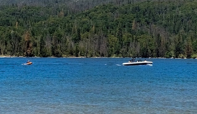 Welcoming retreat with a full kitchen, central AC, & washer/dryer - dogs welcome
