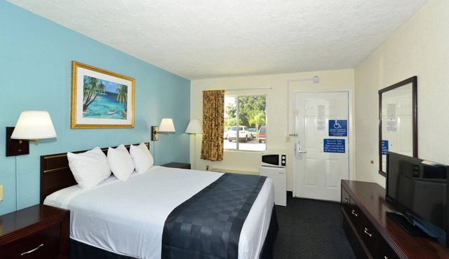 Welcoming Room Perfect for Couples Touring Manatee Village Historical Park