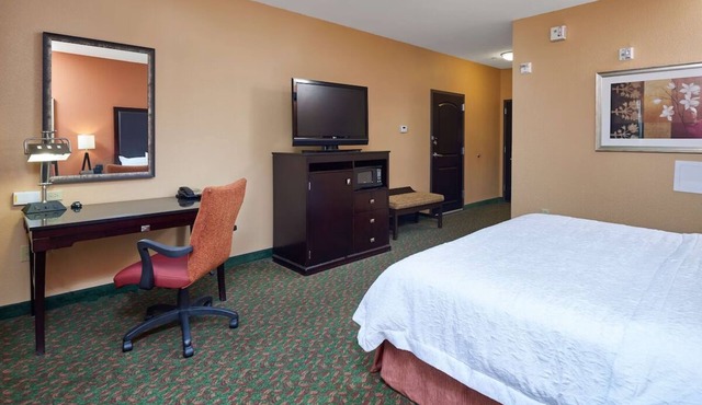 Welcoming Room with Free Hot Breakfast & Parking - Near Baylor! Indoor Pool!