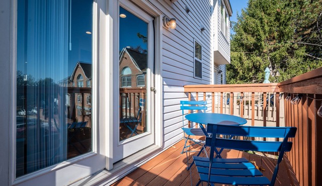 Welcoming Spacious & Trendy Springfield VA Townhome