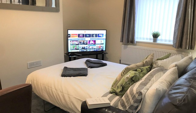 Welcoming Spacious 2-bedroom House in St Helens