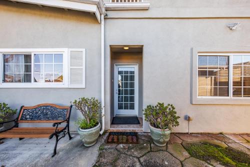 Welcoming & Spacious 2-Bedroom Guest Suite in Torrance 20 Minutes from LAX