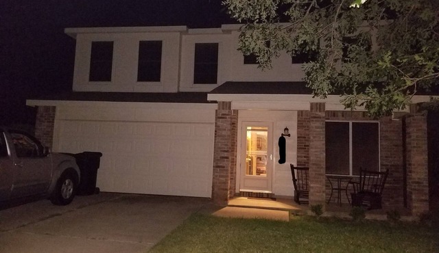 Welcoming, spacious, and centrally located 3bd/1.5 bath home