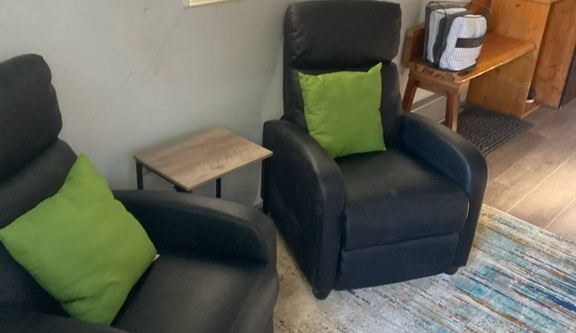 Welcoming Tiny Home with AC & Heat with Free Wi-Fi & Parking in vibrant Austin