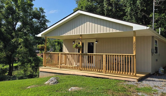 Welcoming Tiny House close to ETSU, Medical Center and Downtown Johnson City, TN