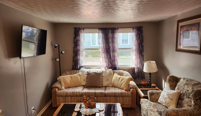 Welcoming, Wonderfully Cozy 1 bdrm Apt