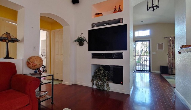 Well Appointed 2 Bedroom with Home Office in Elk Grove