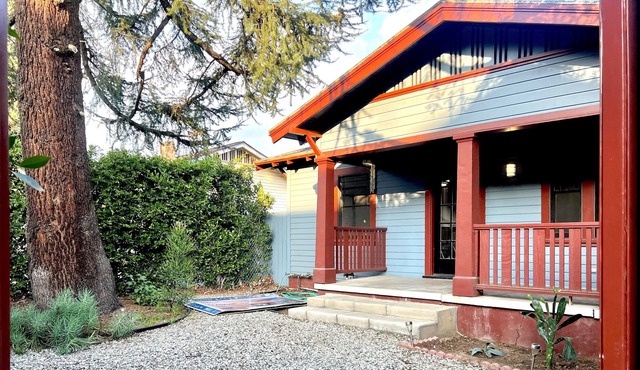 Well appointed 2 bedrooms Craftsman house with in/out door living