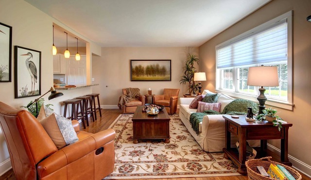 Well Appointed 3 Bed/2 Bath Pet Friendly Ranch Close to Village/Lake