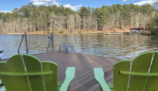 Well appointed 3-bedroom family retreat with dock on beautiful Lake Oconee