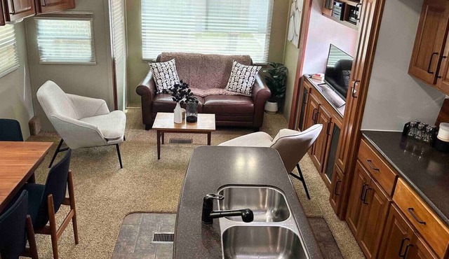 WELL APPOINTED AMERICAN STYLE PARK HOME