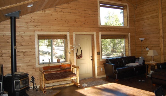 Well Appointed Cabin On Wooded Acre,close To Lakes And Trails Handicap Accessibl