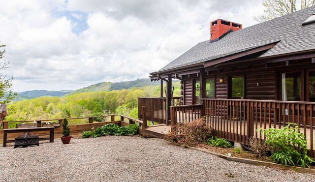 Well-appointed cabin with expansive mountain views, nature and tranquility.