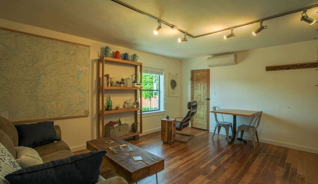 Well appointed, Clean, Comfy, and Convenient!