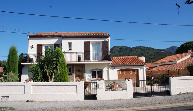 Well Appointed Ground Floor Apartment In Detached VIlla, Sleeps 2/4, Cl. 3⭐️⭐️⭐️