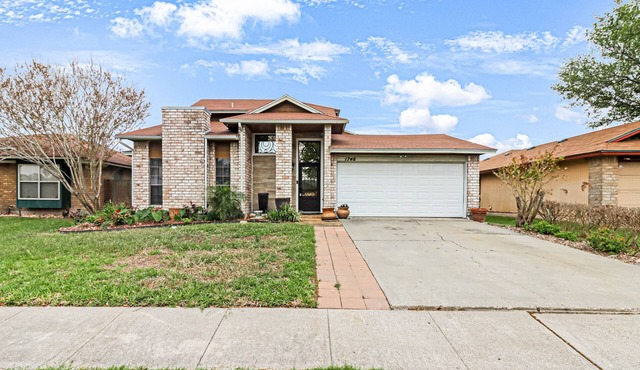 Well-appointed home with a pool, children's items, fireplace, washer/dryer, & AC