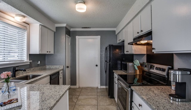 Well appointed home minutes from Kalahari and Downtown