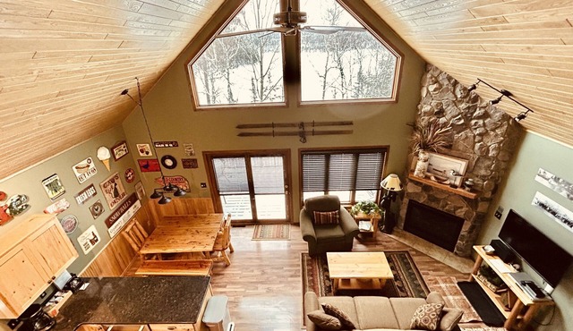 Well-appointed lakefront villa with gameroom at Giants Ridge