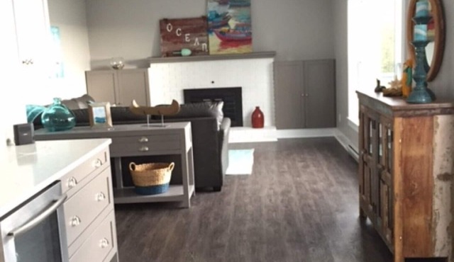 WELL-APPOINTED OCEAN-FRONT BEACH HOUSE near Summerville Beach, Nova Scotia