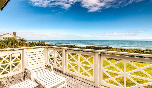 Well-appointed Oceanfront Villa with Elevator, wifi and decorated in a French country style