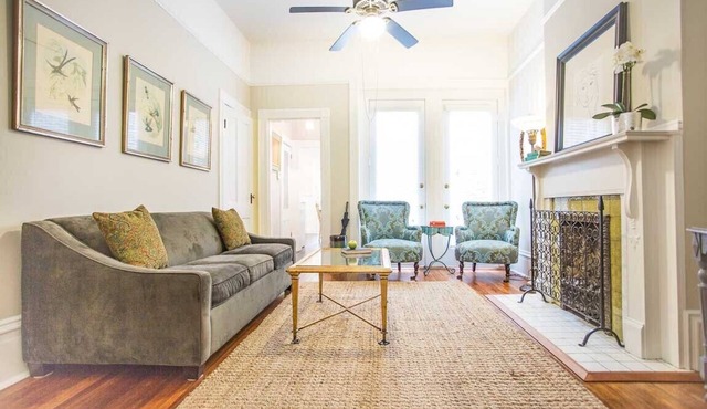 Well Appointed Row Home w/King, Across from Forsyth Park by Lucky Savannah