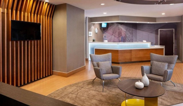 Well-Appointed Suites in Nashville! Pets Allowed, Pool, Kitchenette, Breakfast!