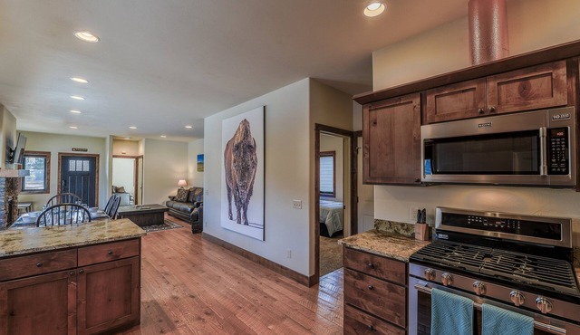 Well Appointed Vacation House in Ennis only 3 blocks from Main St.