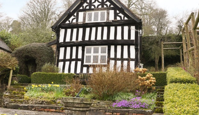 WELL COTTAGE, family friendly, with open fire in Church Stretton
