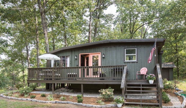 Well-Designed Cozy Cabin with Fire Pit near hiking