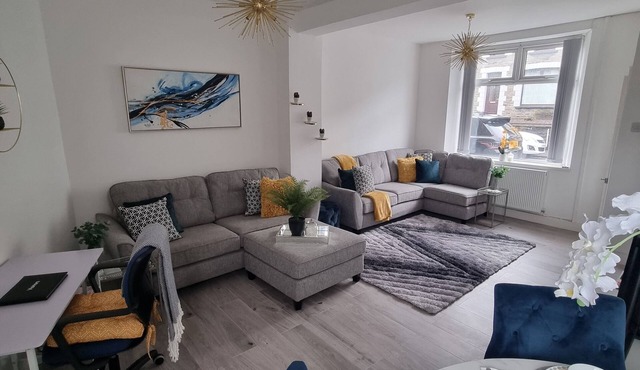 Well designed house - Bronallt Luxury sleeps 6