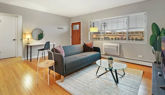 Well-Designed 1BR Apartment