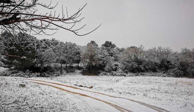 well-equipped mobile home in the Albères Catalanes in Villelongue dels monts