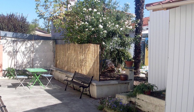 well-equiped small house with terrasse