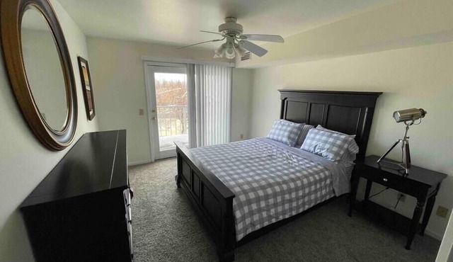 Well Equipped 2BD/2BA Residence Near Downtown