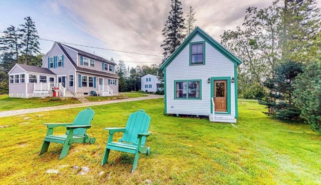 Well-equipped cottage with modern touches, WiFi, gas grill, & beautiful views