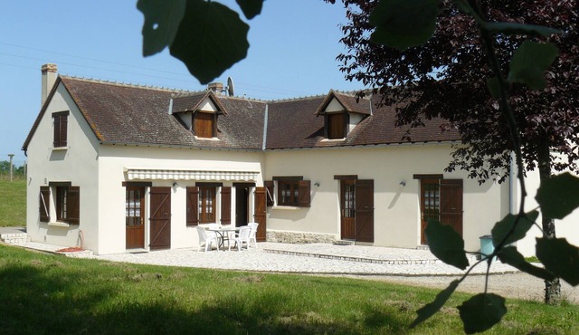 Well-equipped family house, in a large wooded park with outdoor games