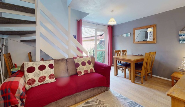 Well equipped for your family holiday, this home from home offers accommodation for up to five