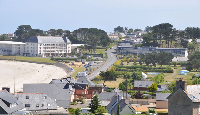 Well-equipped house with sea views