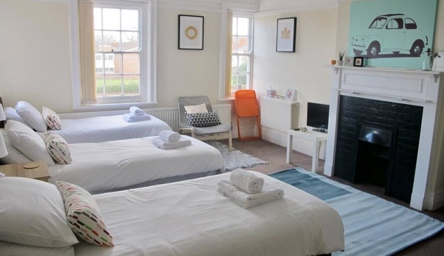 Well equipped large triple/family room 6@The Jolly