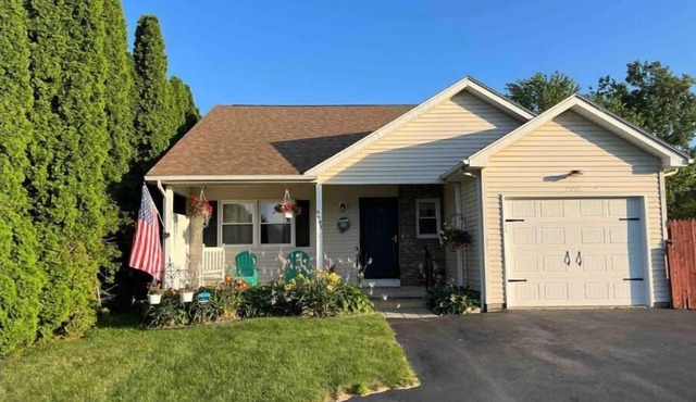 Well-equipped, renovated 3 Bedroom with Game Room