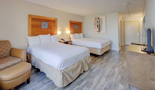Well-Equipped Room w/Free Parking - 6 Miles Away From Cedar Ridge Preserve