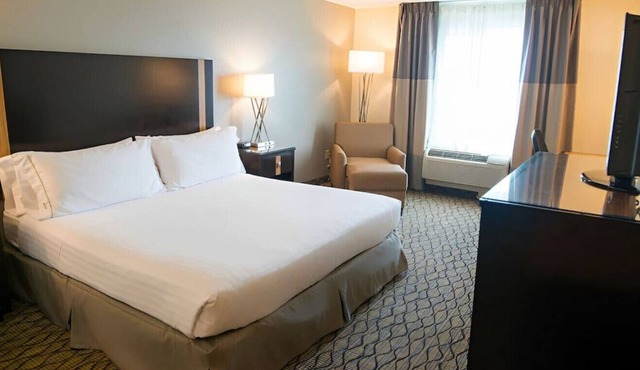 Well-Equipped Sanctuary for Your Staycation! Gym