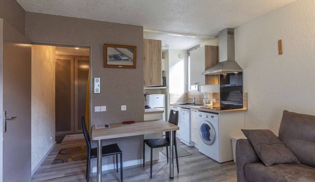 Well-Equipped Studio for 4 with Parking, Near Ski Lift