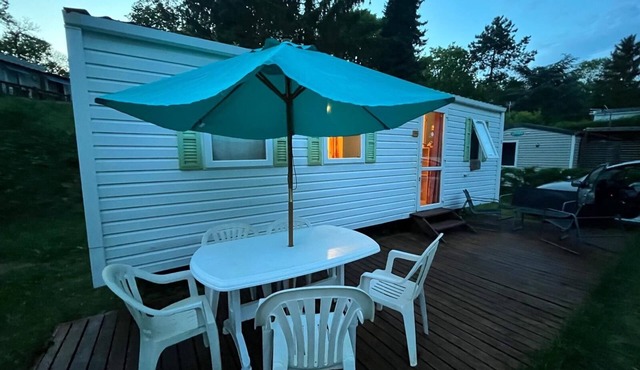 Well-exposed mobile home with reversible air conditioning