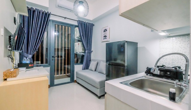 Well Furnished And Comfy 2Br At Royal Heights Apartment